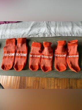 Sky Zone Sky Socks, Trampoline Lot of 3 Pairs, Youth